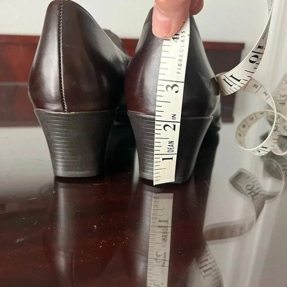 Munro ladies heeled loafers. Size 11M, leather, excellent cond.,  Brown trend! - Picture 8 of 15